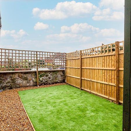 Byevo Oswestry Barn - Quirky Romantic Retreat Or Cosy Contractor Base المظهر الخارجي الصورة