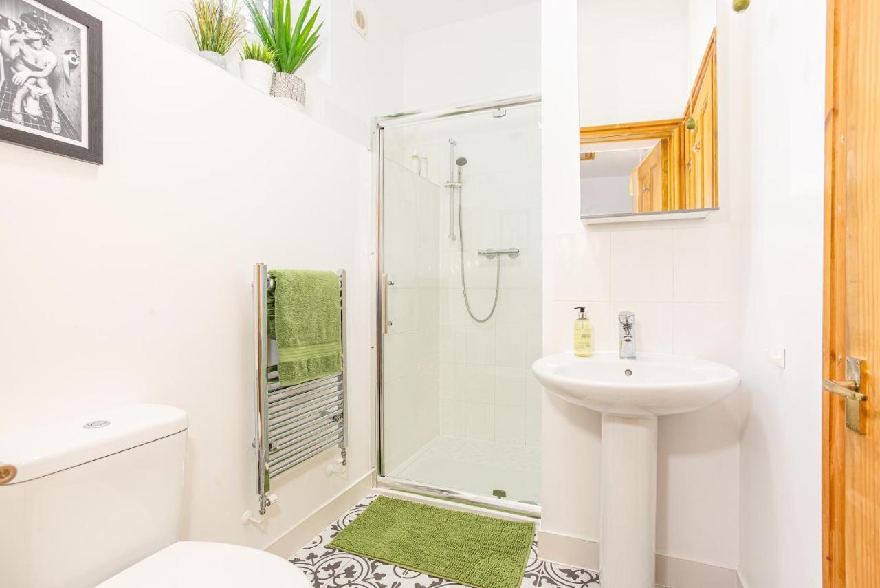 Byevo Oswestry Barn - Quirky Romantic Retreat Or Cosy Contractor Base المظهر الخارجي الصورة