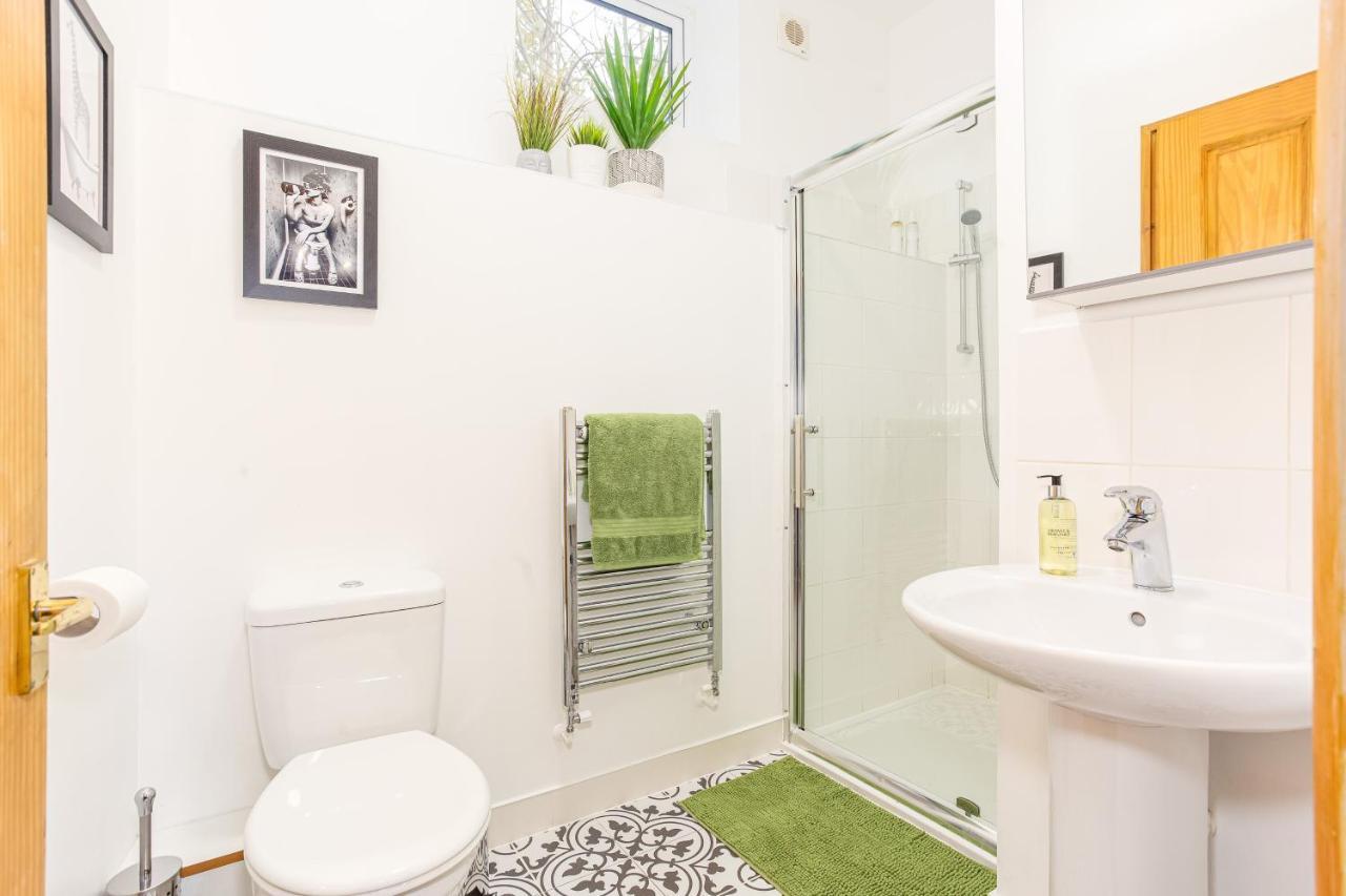Byevo Oswestry Barn - Quirky Romantic Retreat Or Cosy Contractor Base المظهر الخارجي الصورة