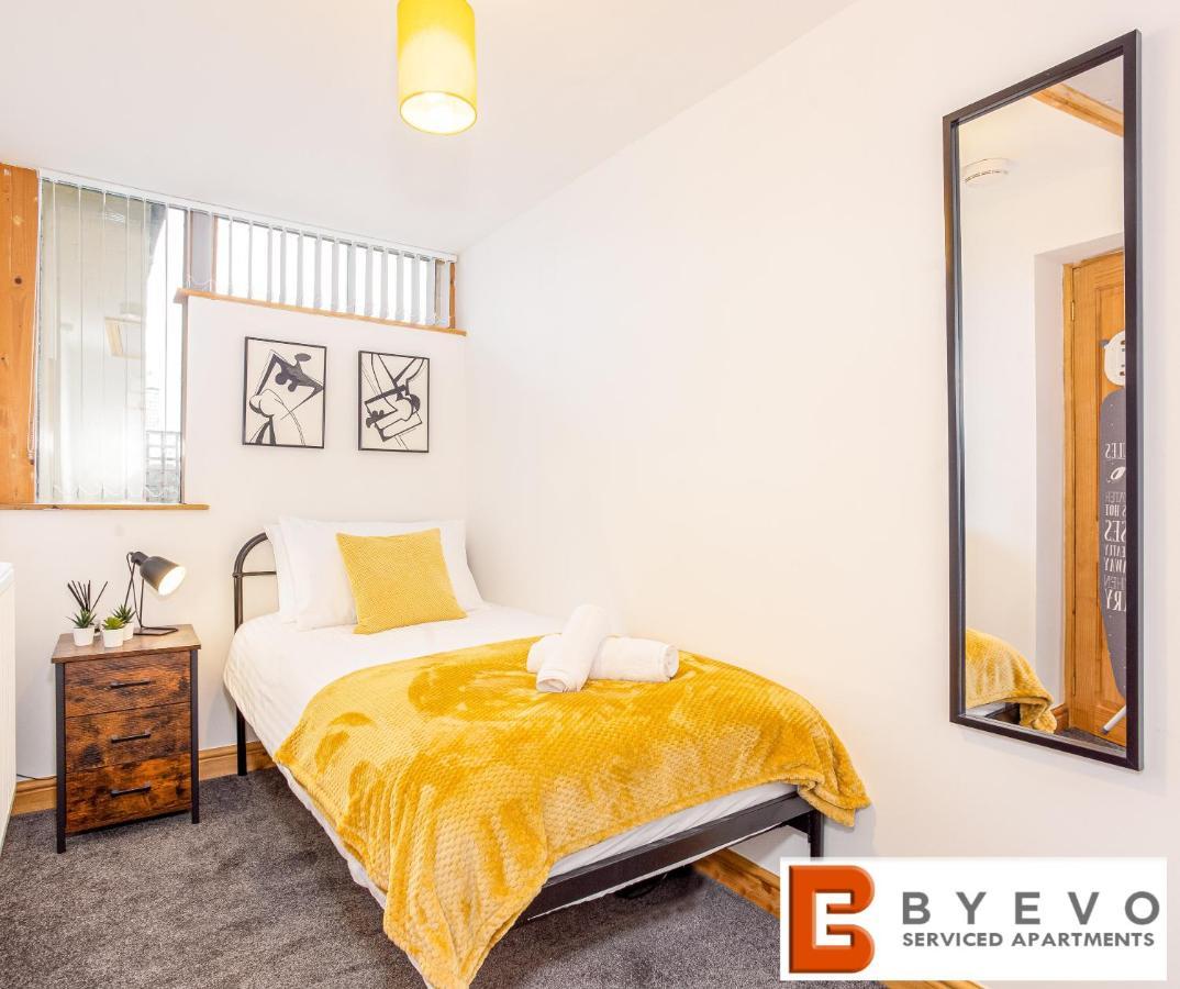 Byevo Oswestry Barn - Quirky Romantic Retreat Or Cosy Contractor Base المظهر الخارجي الصورة