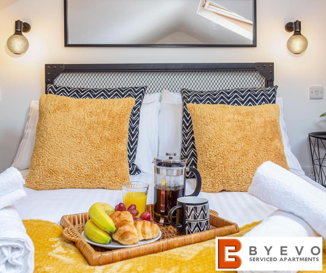 Byevo Oswestry Barn - Quirky Romantic Retreat Or Cosy Contractor Base المظهر الخارجي الصورة