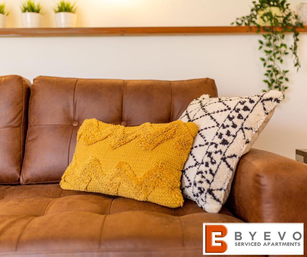 Byevo Oswestry Barn - Quirky Romantic Retreat Or Cosy Contractor Base المظهر الخارجي الصورة