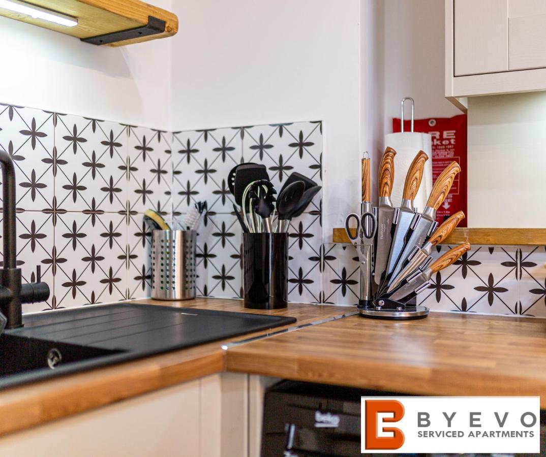 Byevo Oswestry Barn - Quirky Romantic Retreat Or Cosy Contractor Base المظهر الخارجي الصورة