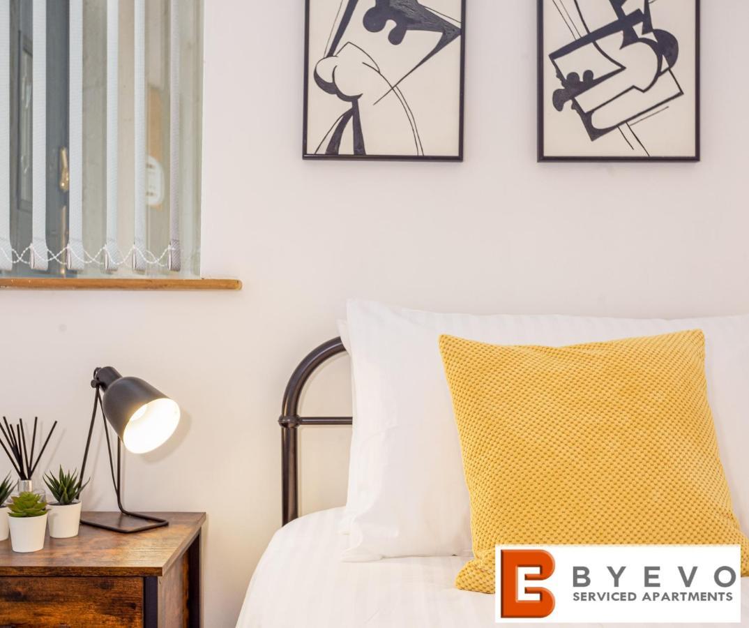 Byevo Oswestry Barn - Quirky Romantic Retreat Or Cosy Contractor Base المظهر الخارجي الصورة
