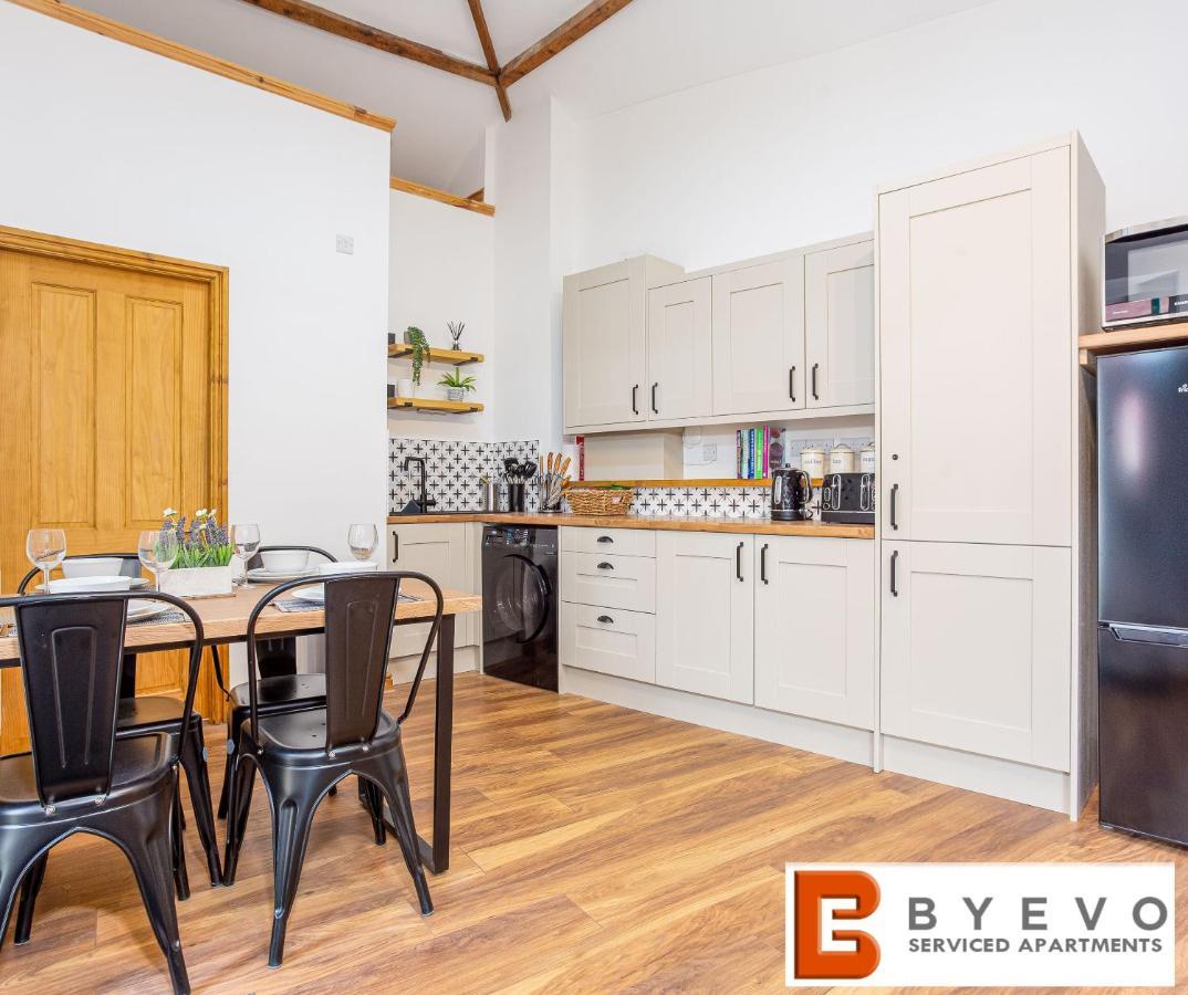Byevo Oswestry Barn - Quirky Romantic Retreat Or Cosy Contractor Base المظهر الخارجي الصورة