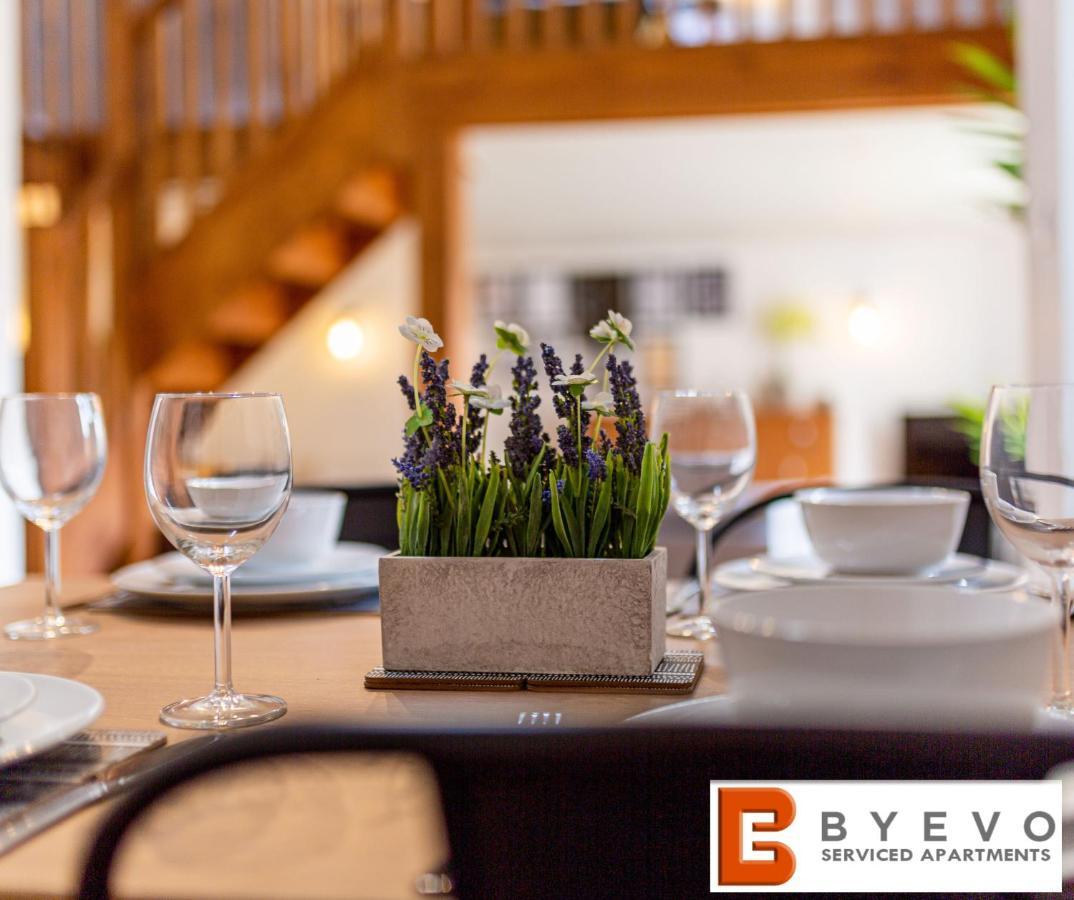 Byevo Oswestry Barn - Quirky Romantic Retreat Or Cosy Contractor Base المظهر الخارجي الصورة
