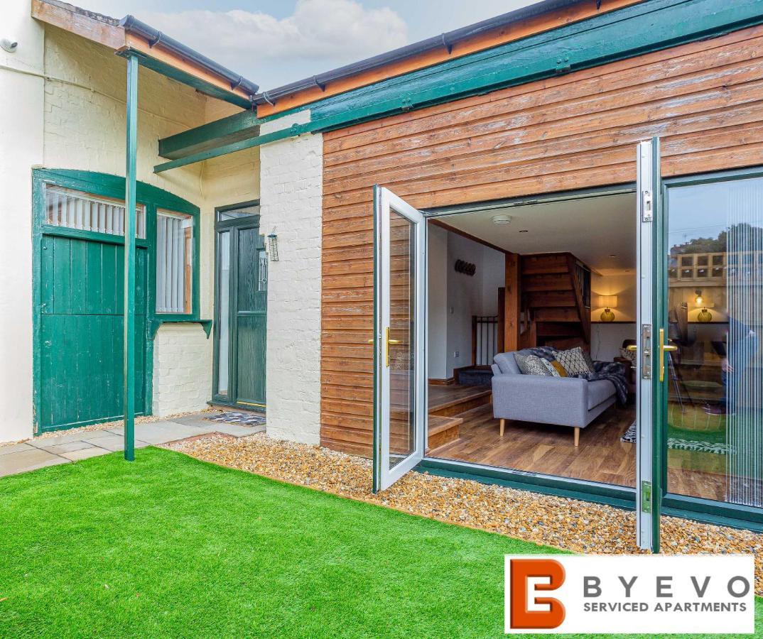 Byevo Oswestry Barn - Quirky Romantic Retreat Or Cosy Contractor Base المظهر الخارجي الصورة