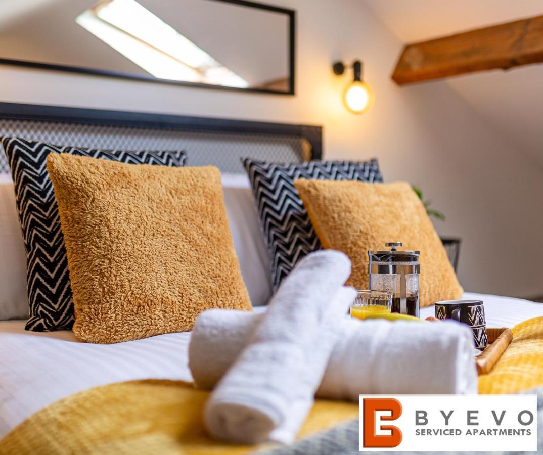 Byevo Oswestry Barn - Quirky Romantic Retreat Or Cosy Contractor Base المظهر الخارجي الصورة