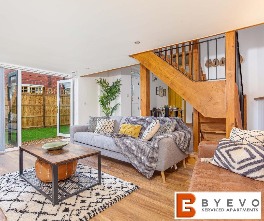 Byevo Oswestry Barn - Quirky Romantic Retreat Or Cosy Contractor Base المظهر الخارجي الصورة